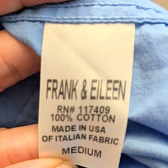 Frank & Eileen Barry Blue Blouse Featherweight Button Down Top Medium - Picture 7 of 7